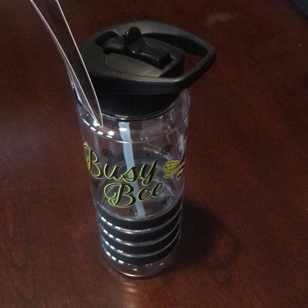 Molly & Rex Busy Bee Tritan Bottle with Sport Grip, 25 oz new with tags
